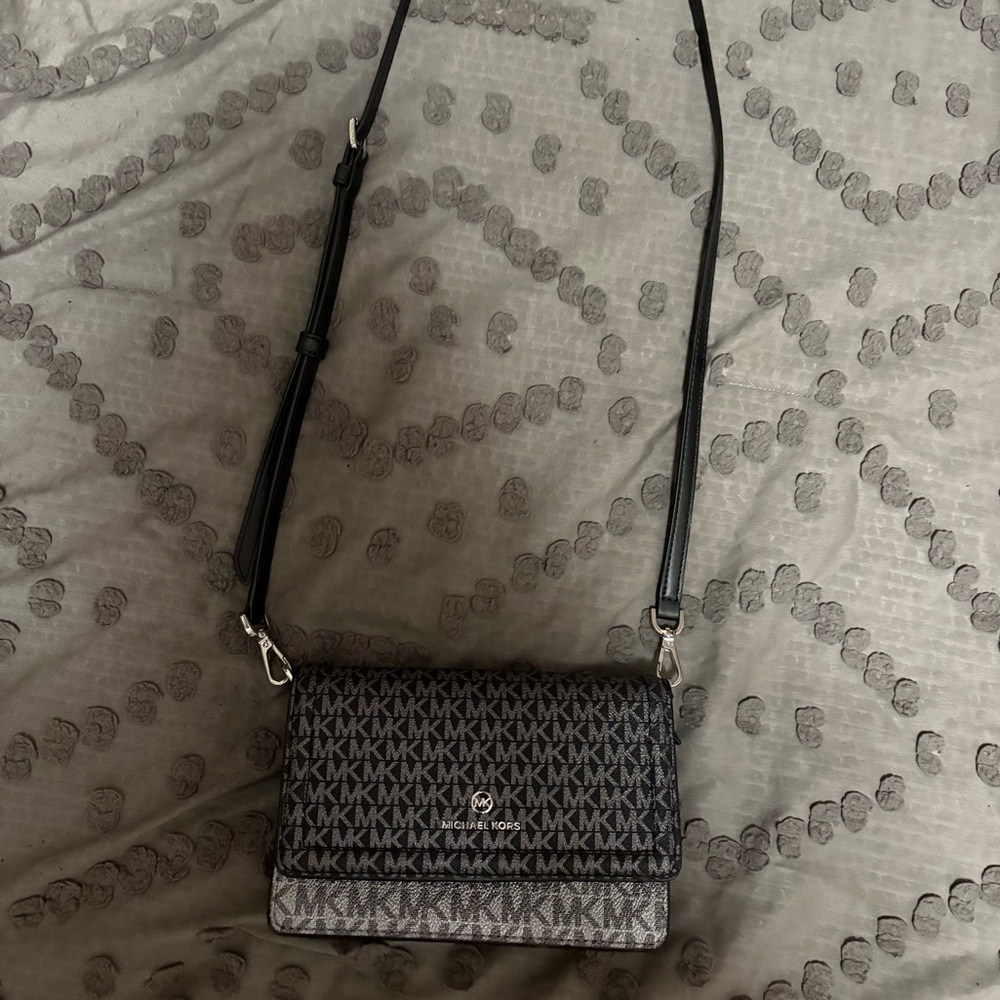 Michael Kors Black and Gray Signature Crossbody Bag - Picture 2 of 6